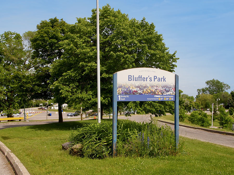 bluffers-park-sign
